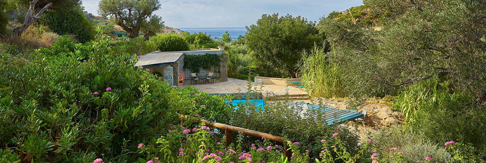 Heraklion Crete Airport Taxi to White River Cottages in Makris Gialos